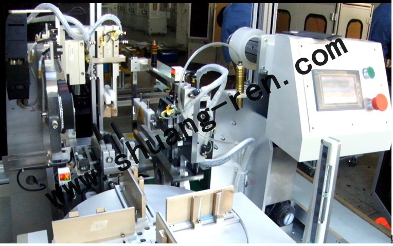 軟包電池(chí)自動貼膜機